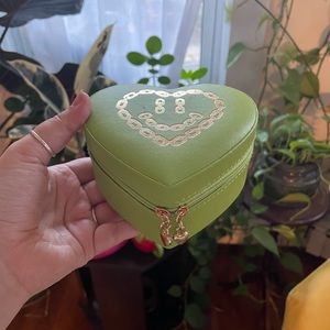 Souvenir Jewelry - zip travel jewelry box!